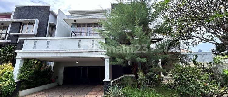 Disewa Rumah Mewah Fully Furnished 4kt, Murah. Cluster Exclusive, Di Raffles Hills Cibubur, Bagus, Bersih, Terenovasi, Lokasi Strategis, Dekat Lrt , Sekolah , Dan Pusat Perbelanjaan.  1