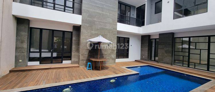 Rumah Mewah Emerald Cove Gading Serpong Siap Huni Terdapat Swimming Pool 1