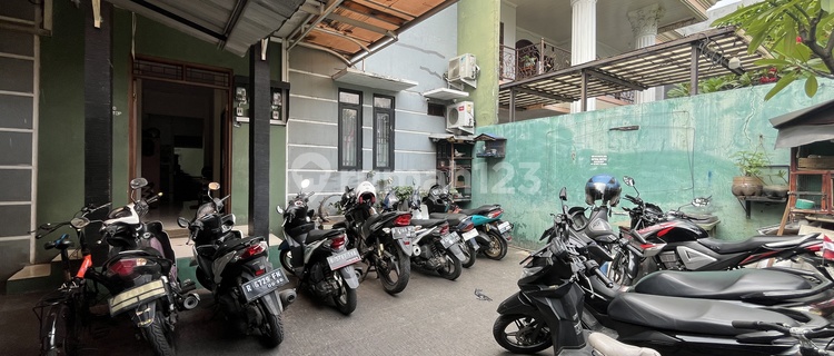 For Sale: 16-Door Kos House in Pengadegan, 2 Floors 1