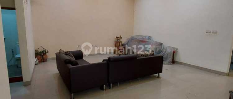 House in a strategic location, suitable for residence or boarding. Pulo Nangka, East Jakarta, close to Kelapa Gading, Sunter, Rawamangun, Pulo Gadung, Klender, Cempaka Putih. 1