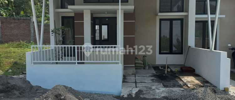 Modern Minimalist House Near Bantul City 1