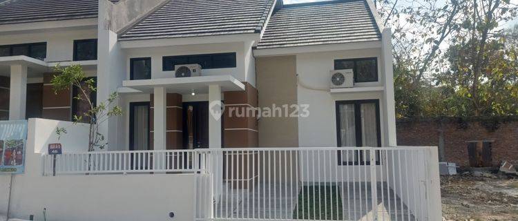 Rumah Modern Berkonsep Minimalis Di Bantul 1