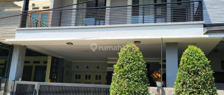 Rumah 2 Lantai Bagus Terawat Siap Huni Lokasi Strategis  1