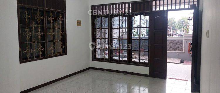 Rumah Lokasi Strategis Di Kayu Putih NR0030 1