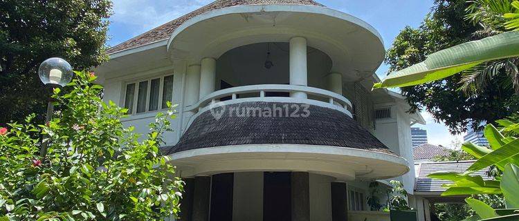 Rumah mewah luas dekat taman suropati menteng jakarta pusat 1