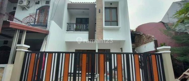 Dijual Rumah Cantik 2lantai  Semi Furnish Di Pondok Bambu 1