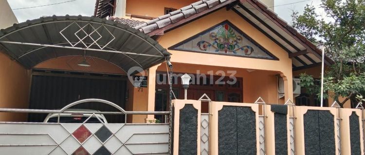 Rumah Nyaman 2 Lantai Lokasi Strategis di Condong Catur, Depok, Sleman 1