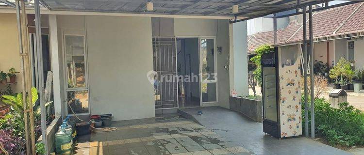 Di Jual Cepat Rumah Hook 2 Lantai, Siap Huni, Semi Furnished di Cluster New Liverpool, Mutiara Gading City - Bekasi Utara 1