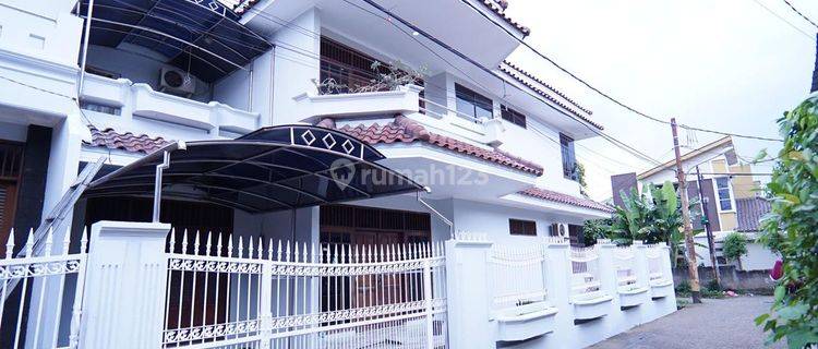 Di Jual Rumah Hook, 2 Lt, Siap Huni, di Jatimakmur Pondok Gede, Bekasi 1