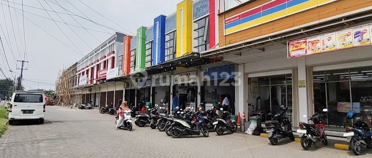 Gress 2-Storey Shop House, Lively Neighborhood, Affordable Rent, Taman Sidoarjo, Near Karangpilang 1