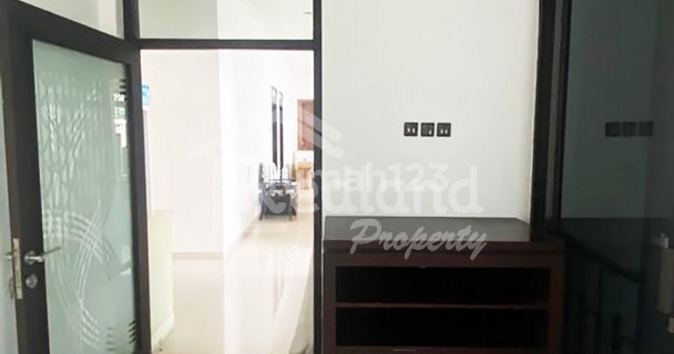 Rumah bagus, siap pakai Jl. Tambora semarang. De 6935 1