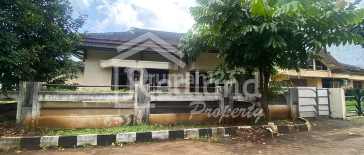 House in Srondol Bumi Indah Housing Complex, Banyumanik, Semarang (De 8540S) 1