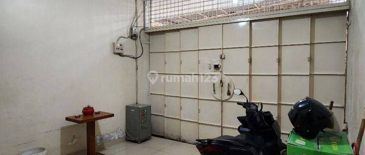 Dijual Townhouse Semi Furnished Jalan Budi Kemenangan 1