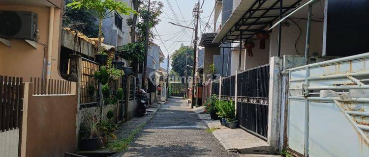 Rumah Kedoya Selatan, Kembang Baru 2,5 Lantai  1