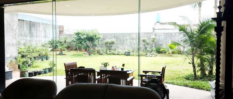Rumah Mewah 2,5 Lantai Furnished di Kemanggisan, Jakarta Barat 1