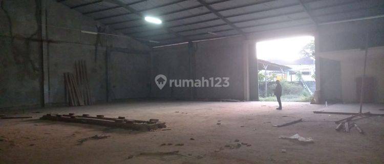 Gudang Pinggir Jalan Raya Utama Kawasan Denpasar Utara 1