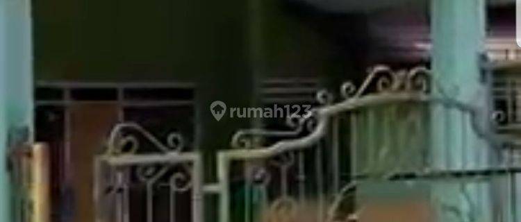 Rumah Hook hitung tanah di Pondok Tjandra 1