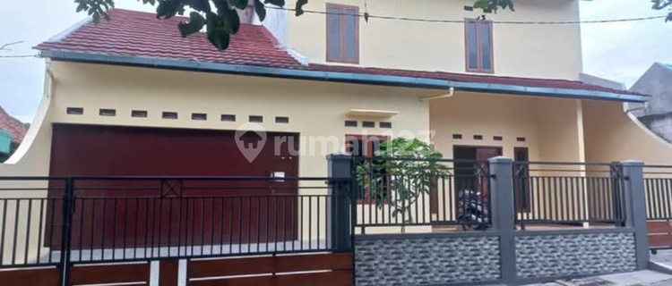 Disewakan Rumah 2 Lantai Cocok Untuk Kantor 1