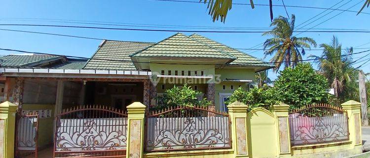 Rumah Bagus Posisi Hook SHM di Jalan Adinegoro Kota Padang, Padang 1