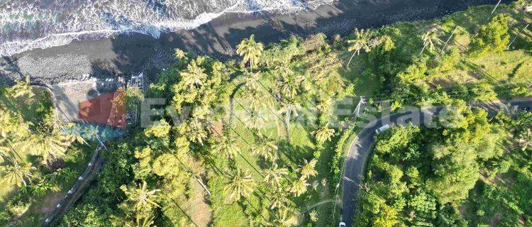 FREEHOLD - Stunning Beachfront Land in Karangasem 1