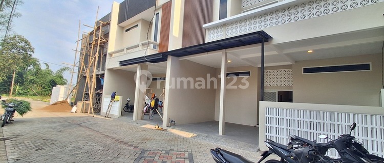Kost House Tirtomoyo Pakis near BINUS Araya Campus 1