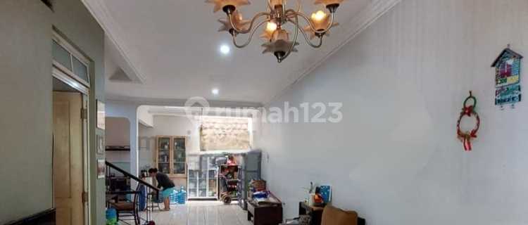 House in Taman Semanan Indah West Jakarta Strategic Negotiable 1