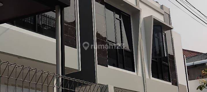 DI JUAL RUMAH 2 LANTAI DEKAT ITC MANGGA DUA LOKASI STRATEGIS 1