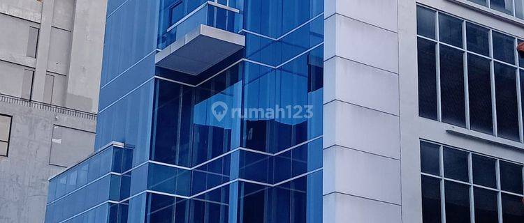 Gedung Strategis, exclusive siap digunakan dan diusahakan di Menteng JAkpus  harga  Nego 1