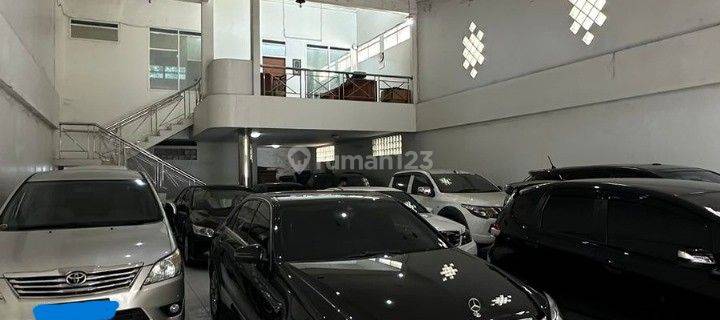 Ruang Usaha Ex Showroom Mobil Sayap Cipaganti, Bandung 1