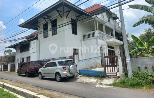 FOR SALE 600m2 VINTAGE HOUSE IN JATINGALEH, SEMARANG. NEAR THE PLANNED PAKUWON HOTEL. 1