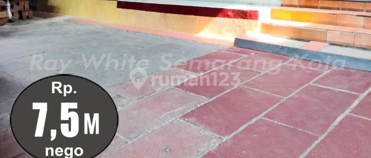 2-Story Boarding House 700m² in Salatiga. Strategic Location. Spacious Parking. 1