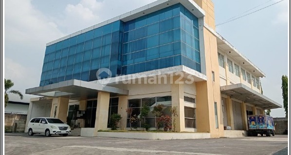 JUAL GEDUNG PERKANTORAN 3 LT DI SLEMAN,YOGYAKARTA.SIAP PAKAI.PAKIR LUAS. 1
