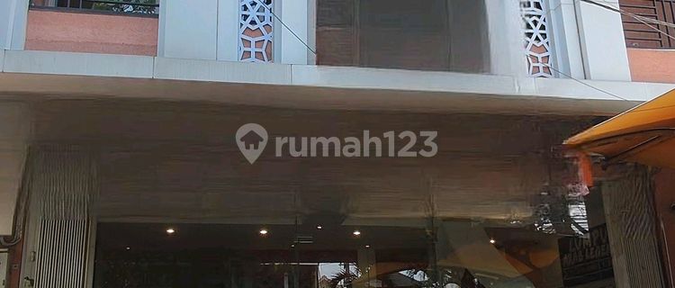 Beautiful and Strategic Shop House on the Side of Soekarno Hatta Main Road, Malang 1