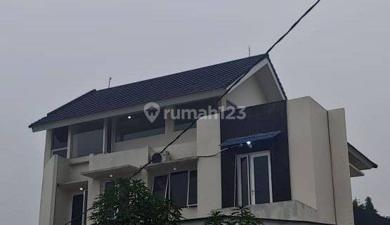 Dijual Rumah 3 Lantai Dengan Kolam Renang di Grand Depok City 1