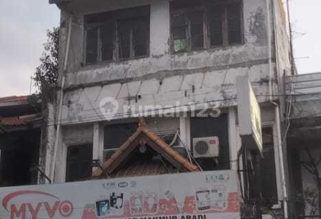 For Sale: 3-Story Shop House in a Busy Location, West Denpasar, DB 1