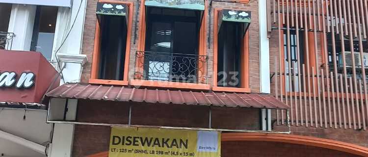 Good Shop House in a Very Strategic Location with Very High Traffic 1