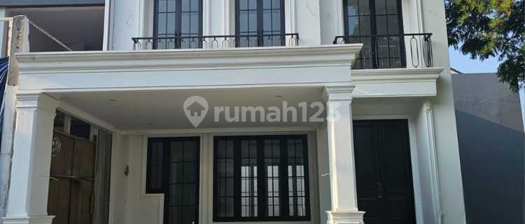 Feels like in a Villa, New American Classic Home in The Green BSD City, nestled among trees and hill contours. 1