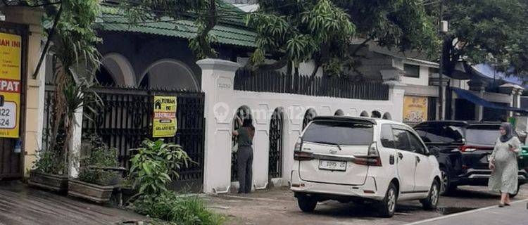 Rumah Disewakan Cocok Untuk Kantor Dan Rumah Tinggal 1