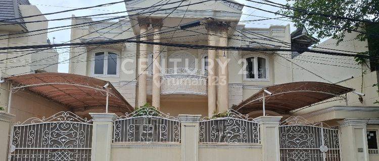 Rumah Mewah Semi Furnished Di Lokasi Strategis Menteng 1