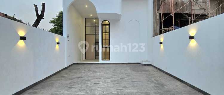 Brand New House with Good Hook, SHM Certificate in Kalideres 1