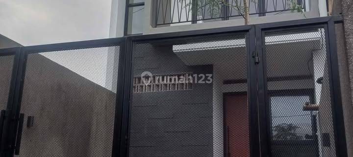 Rumah Kontrakan 2 Lantai Baru Unfurnished SHM di Gatsu Timur, Dekat Mall Living World, Denpasar 1