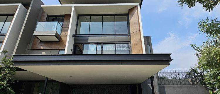 Rumah Cantik 3 Lantai Ada House Lift Cluster Laurel Nava Park  1