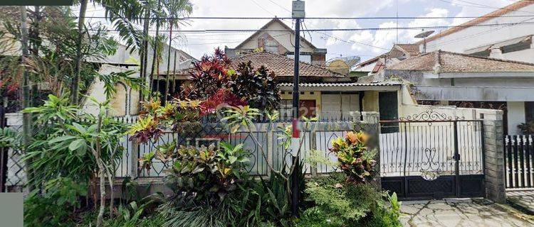 Rumah 2,5 Lantai Di Anjasmoro, Klojen Kawasan Favorit Gunung Gunung Klojen. Dekat Pasar Oro Oro Dowo, Kawasan Ijen, Matos, Ub, Um, Taman. Kodisi Bangunan Bagian Depan Sedang Renovasi. Ada Kolam Besar 1