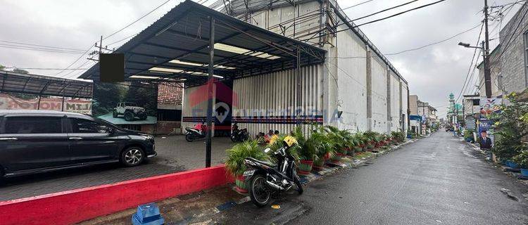 Ruko Luas di Pinggir Jalan Poros Kota Malang di A Yani Blimbing. Cocok Untuk Bisnis Siap Digunakan.  1