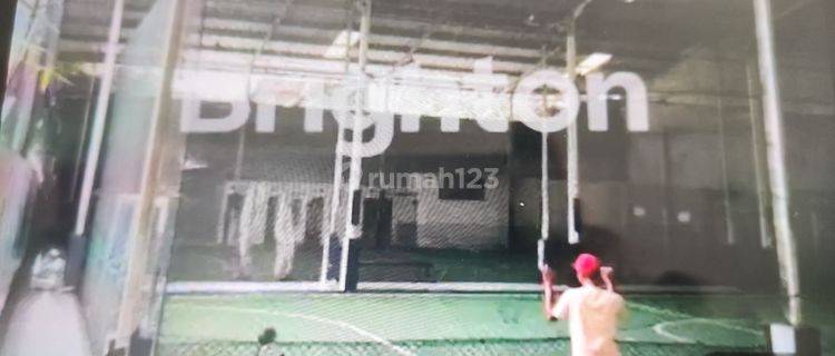 Bangunan bekas futsal klayatan dekat kampus 1