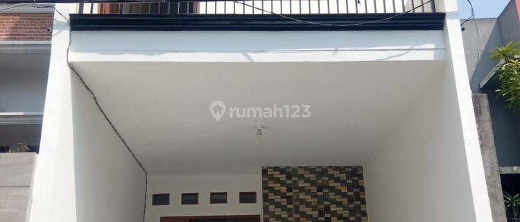 Rumah 2,5 Lantai Ready Stok DiDalam Komplek Bisa KPR DP 0% 1