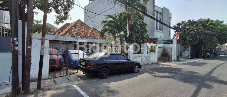 RUMAH HITUNG TANAH BESAR DI KAWASAN CIDENG TANAH ABANG DEKAT GI 1