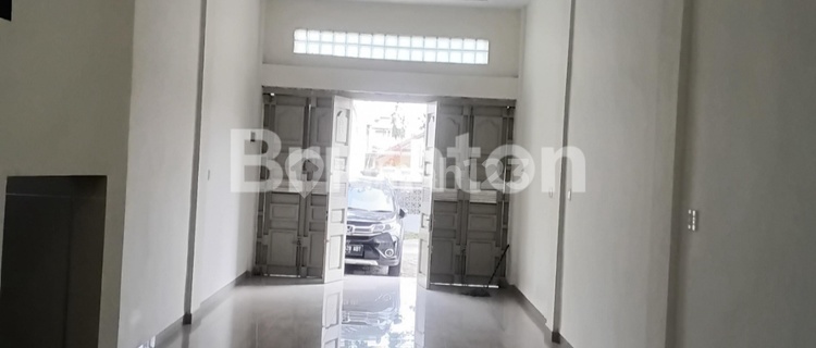 3 New Attached Shophouses, 3 1/2 Floors by the Roadside, Ready to Occupy in Binjai, Medan Denai 1