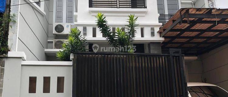 Rumah Siap Huni di Kebayoran Lama Dekat Permata Hijau 1