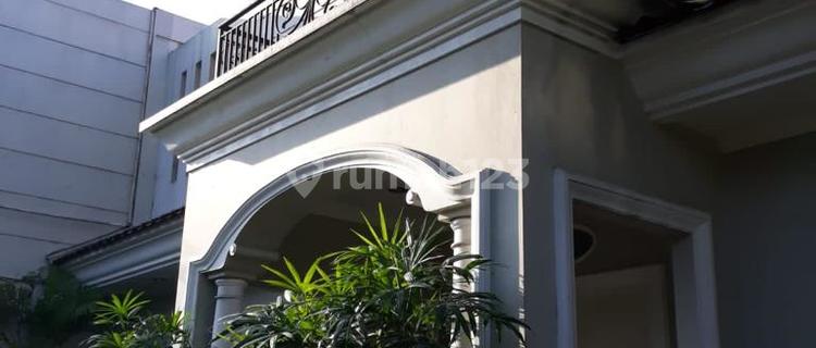 Luxury Ready-to-Occupy House in Kebayoran Lama, Close to Permata Hijau. 1